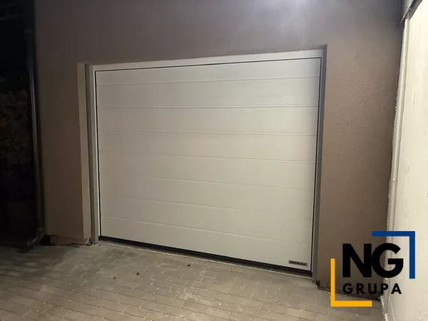 Renomatic Woodgrain RAL 9016 Garāžas vārti